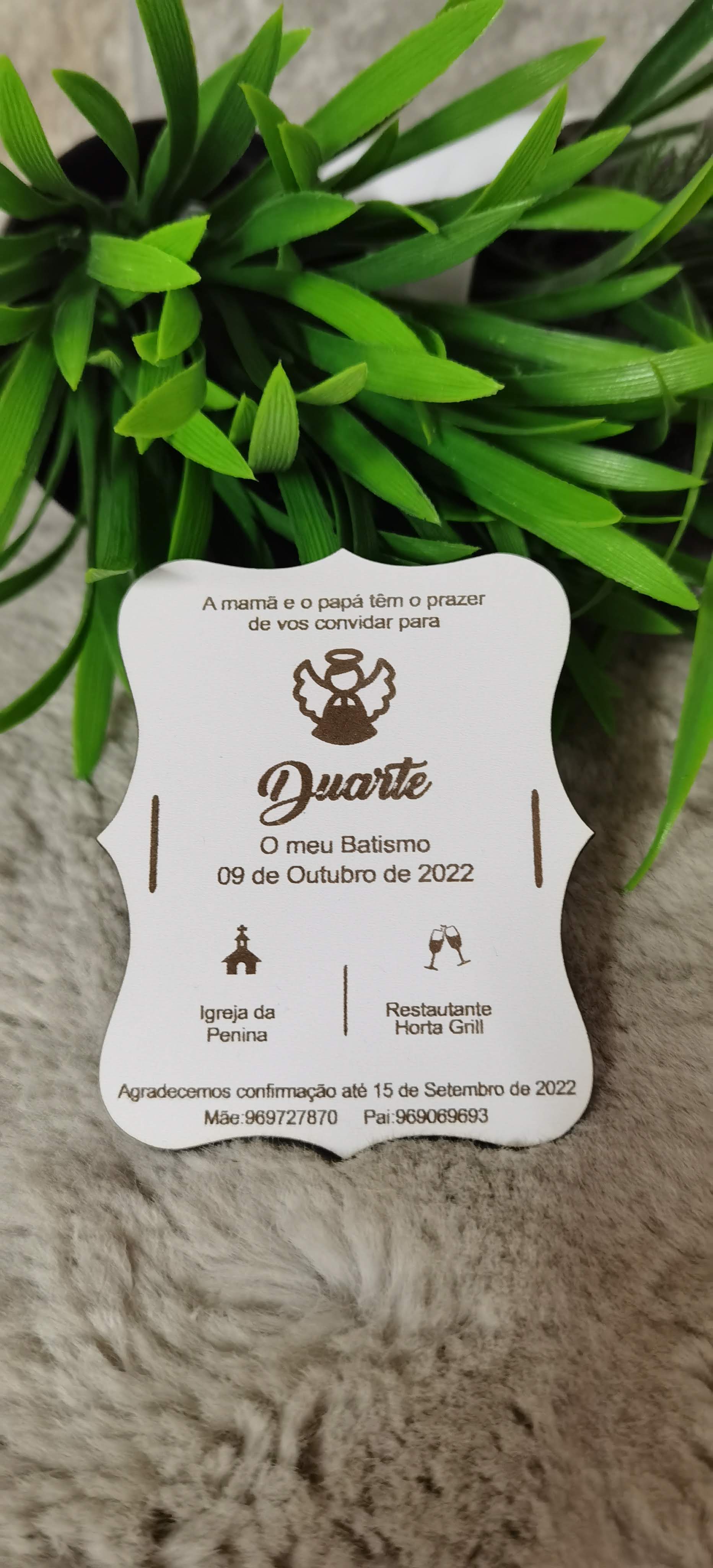 Convite de batismo personalizado em madeira