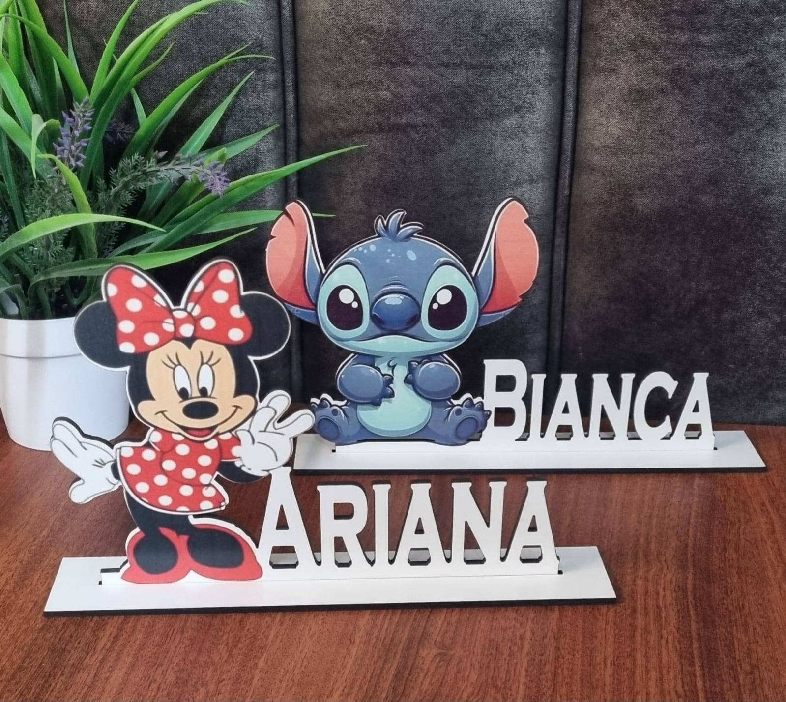 Placas decorativas personalizadas com nome e personagens