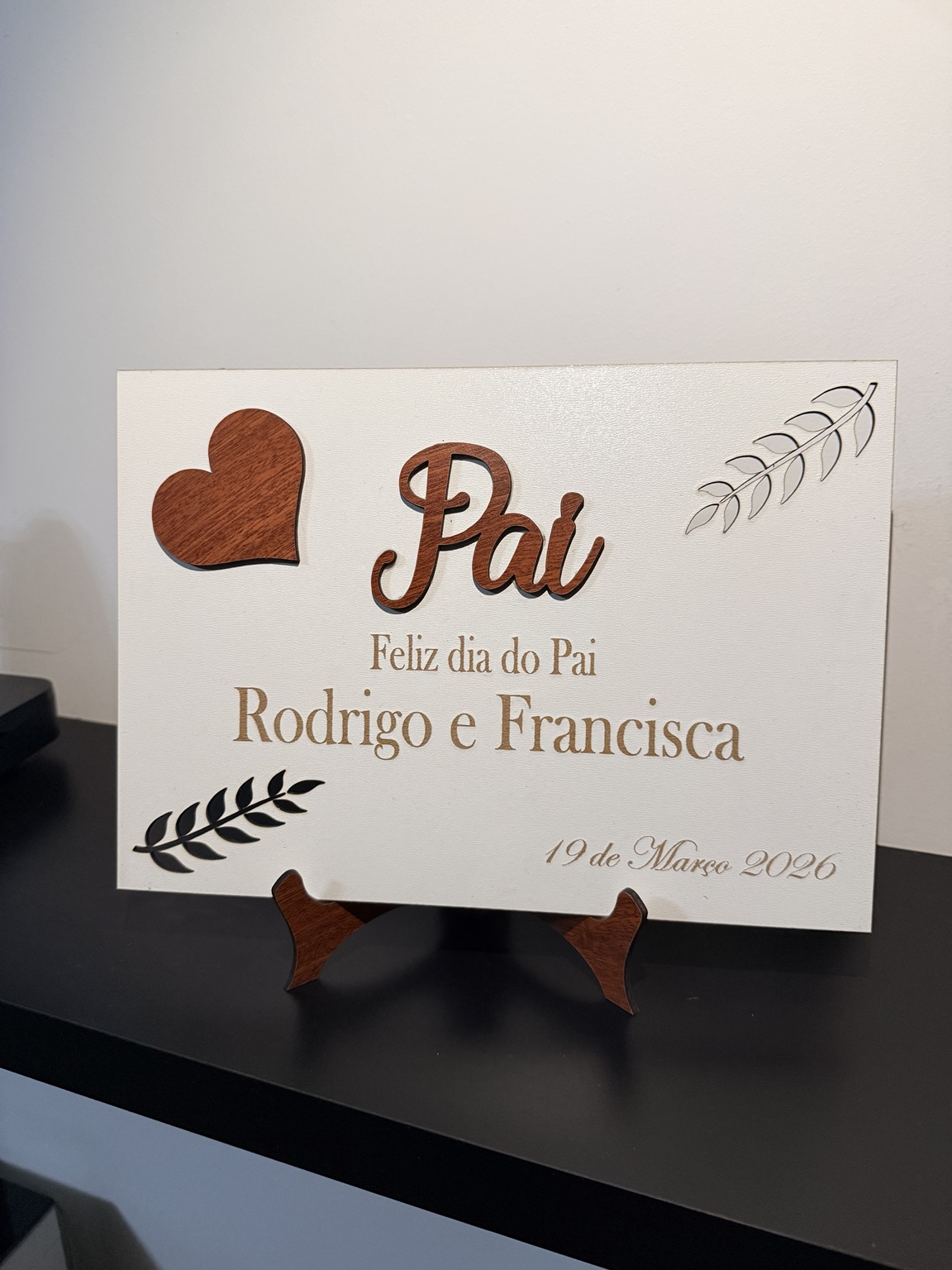 Placa personalizada para o Dia do Pai com nomes e data