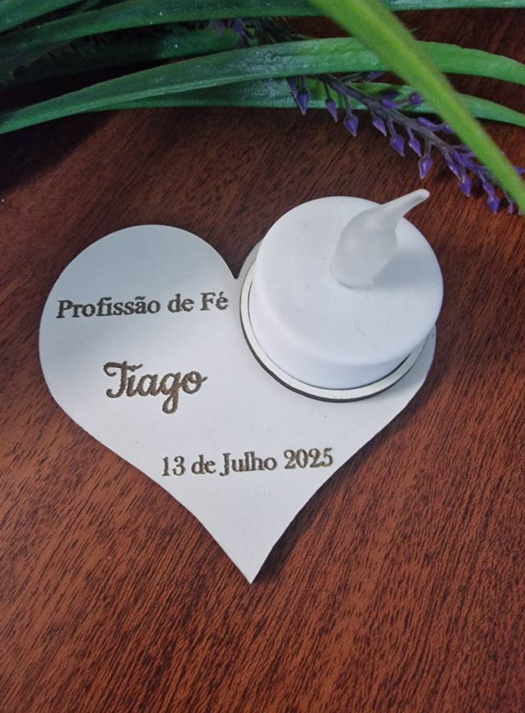 Base em forma de coração personalizada para vela de Profissão de Fé